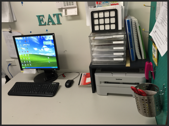 organised office desk, organized office desk, clutter free desk